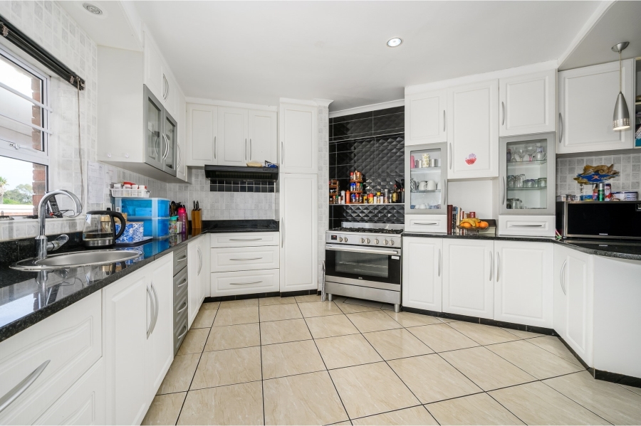 5 Bedroom Property for Sale in Summerstrand Eastern Cape